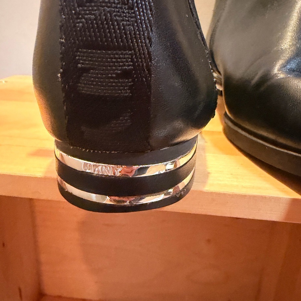 DKNY Womens Black Leather Chelsea Ankle Boots Silver Heel Detail Size 6.5 37 - Picture 4 of 6